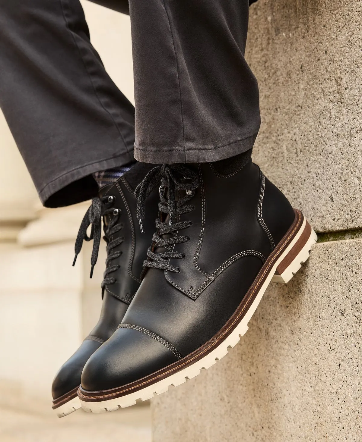 Johnston & Murphy men's barrett cap toe boots, gray
